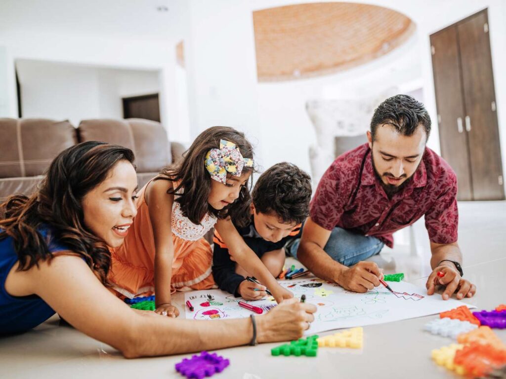 Kinderen vermaken thuis